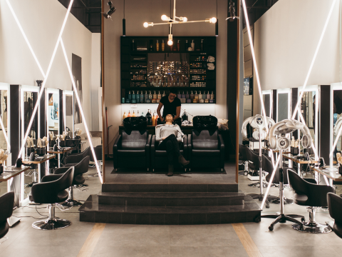 Cải Tạo Salon Tóc Cũ Thành Không Gian Sang Chảnh Chỉ Với 100 Triệu Đồng: Bí Quyết Từ Chuyên Gia