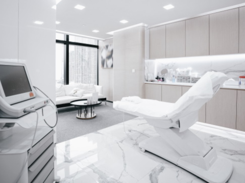 Danh Sách Thiết Bị Thẩm Mỹ Cần Có Khi Mở Clinic: Tiêu Chuẩn Y Khoa 2026