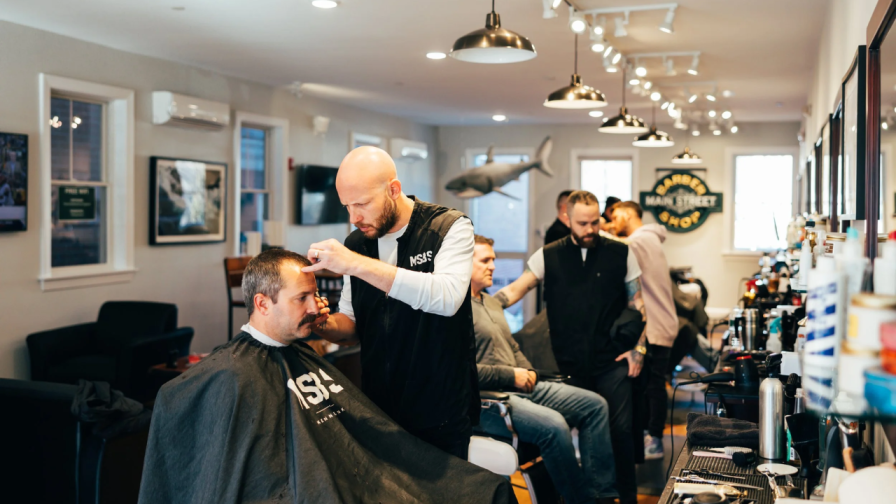 Mở Barber Shop Năm 2026: Cần Bao Nhiêu Vốn Để Đầu Tư Dàn Ghế Cắt Tóc Nam?